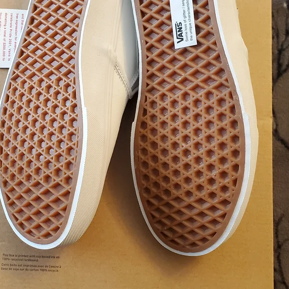 NWT PRIDE VANS - Picture 5 of 5